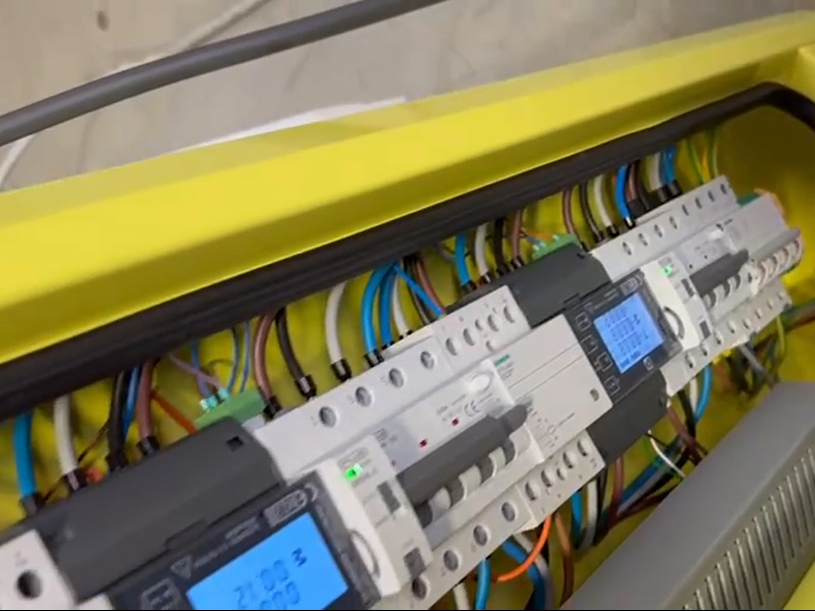 格亚电气重合闸丨欧洲充电桩稳定运行的“智能卫士”